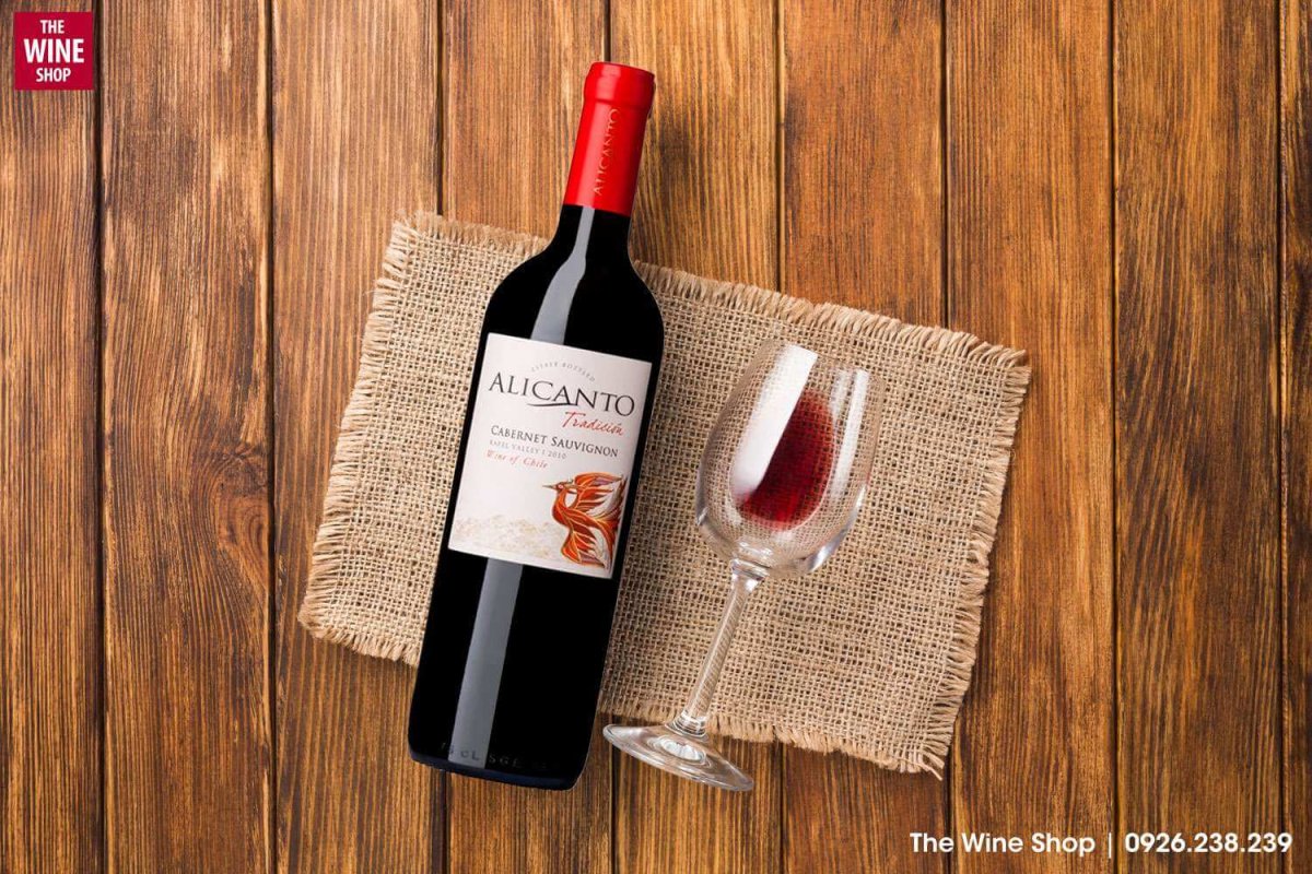 Alicanto Tradicion Cabernet Sauvignon có hương thơm trái cây mãnh liệt