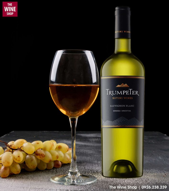 Trumpeter Sauvignon Blanc là dòng vang đặc trưng với hương thảo mộc