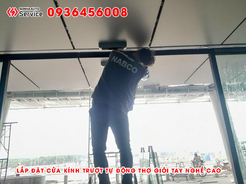 Lắp đặt cửa kính trượt tự động thợ giỏi tay nghề cao