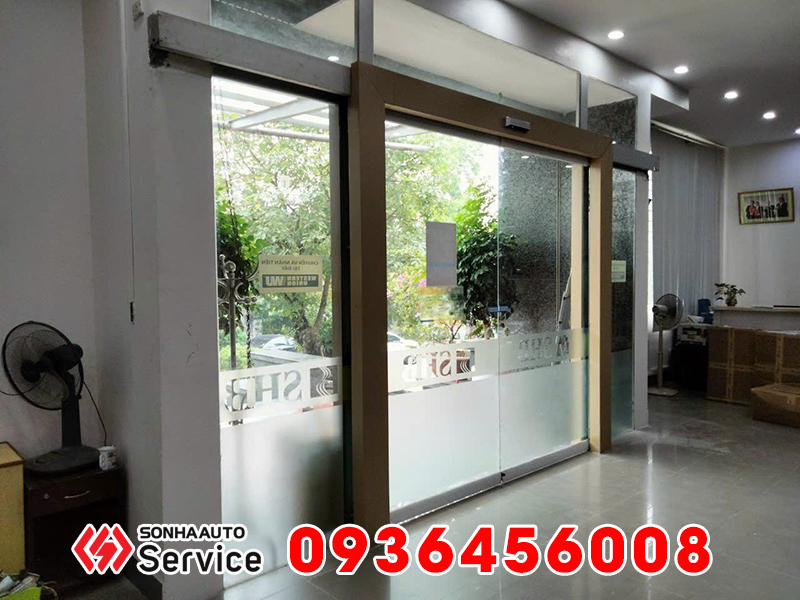 Lắp đặt chuyên nghiệp cửa kính trượt tự động tại Hà Nội