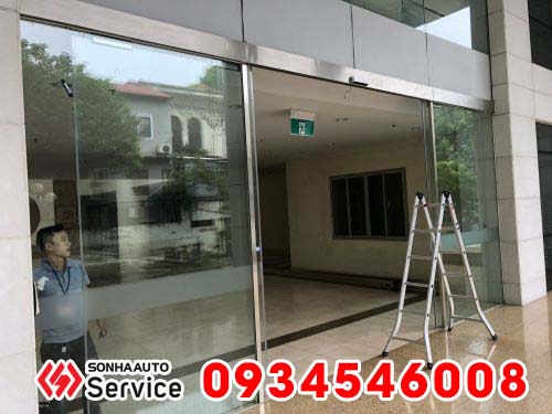 Sửa chữa cửa tự động đang không chạy