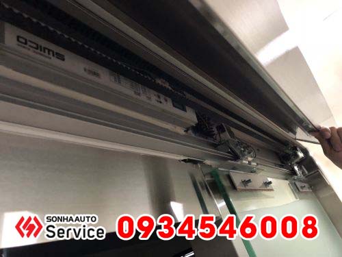 Sửa chữa cửa tự động chạy bị kêu